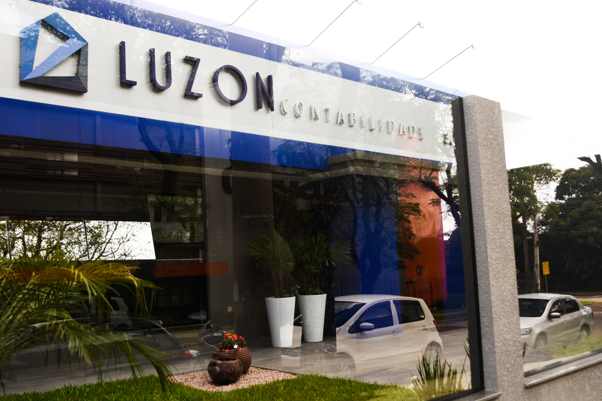 Fachada do escritório Luzon Contabilidade em Curitiba